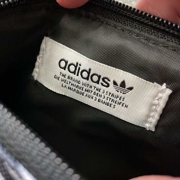 BNWT Adidas crossbody/waist pouch - Picture 2 of 7